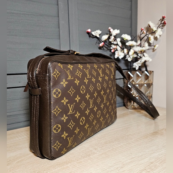 Authentic LOUIS VUITTON Monogram Sac Bandouliere 35 Shoulder Bag - Picture 2 of 11
